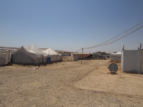 Des réfugiés dans le village de Charya.JPG Des réfugiés dans le village de Charya.JPG